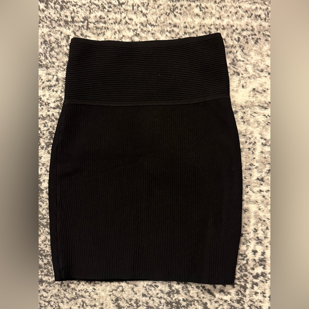 Aritzia babaton ribbed mini skirt. Size S